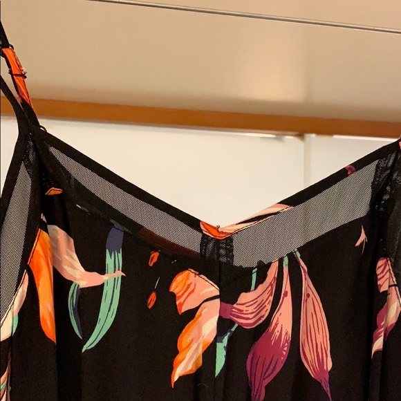 NWT Mink Pink Floral Romper With Pockets - Picture 4 of 7